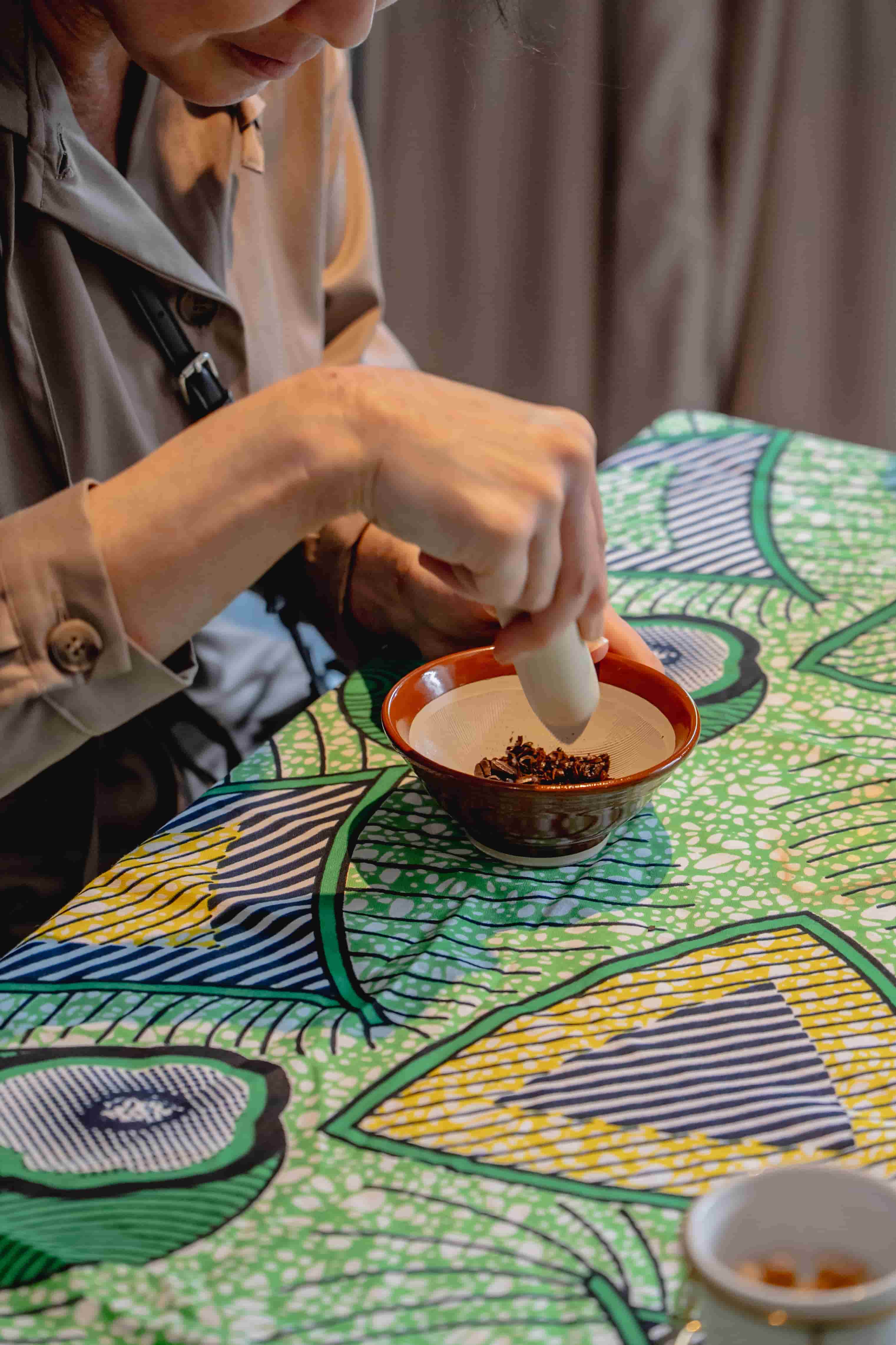 コーヒーを挽く